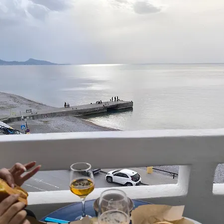 Molos Seaside Lägenhet