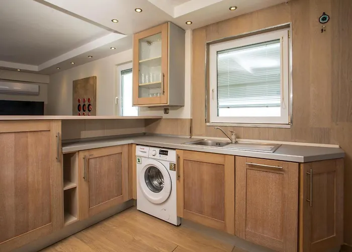 Molos Seaside Apartment